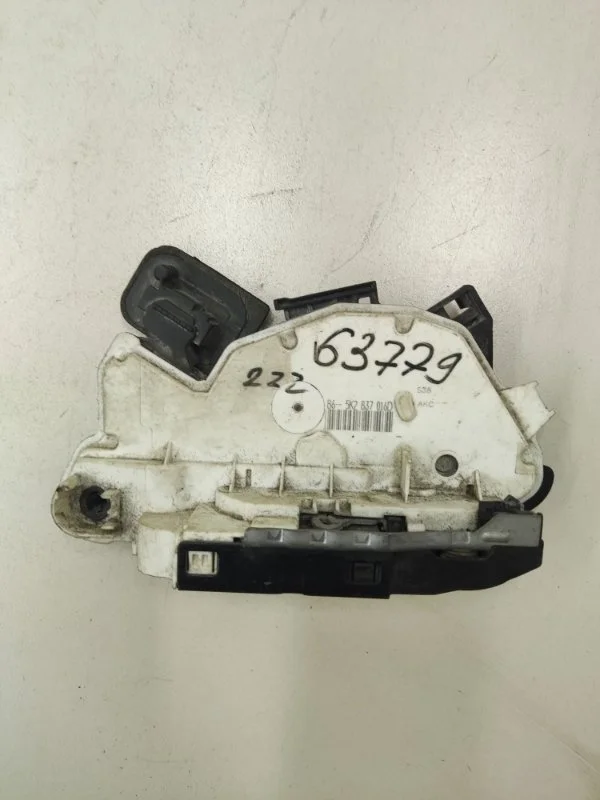 Замок двери передний правый Volkswagen Polo 5