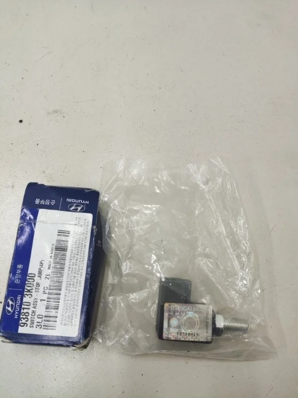 Датчик включения стопсигнала Hyundai Solaris 1 RB