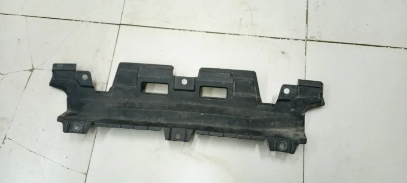 Накладка бампера передняя Toyota Land Cruiser