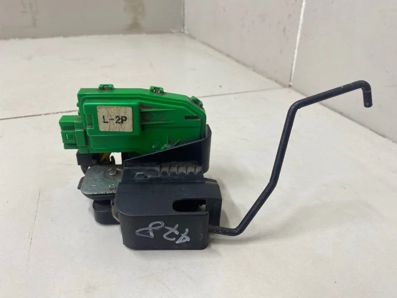 Замок двери задний левый Hyundai Solaris 1 СЕДАН