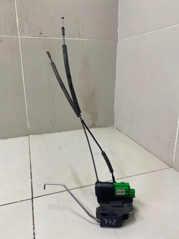 Замок двери передний правый Hyundai Solaris 1