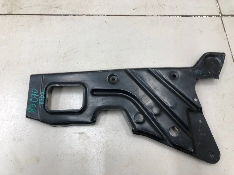 Кронштейн крыла передний правый Chevrolet Epica