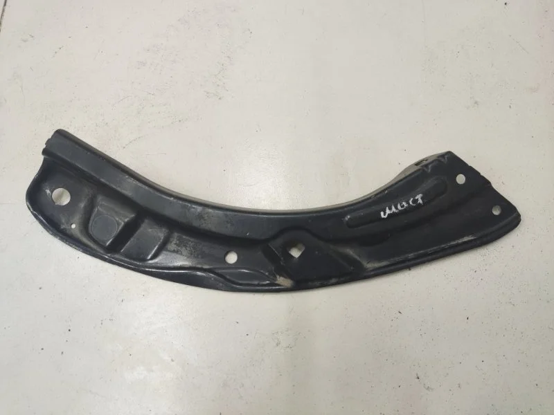 Элемент передней панели правый Skoda Rapid 1