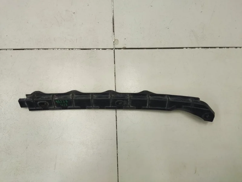 Направляющая бампера задняя правая Skoda Octavia