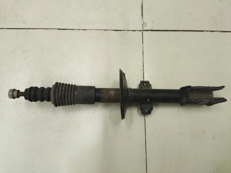 Амортизатор передний Renault Duster 1 H4M438 2016