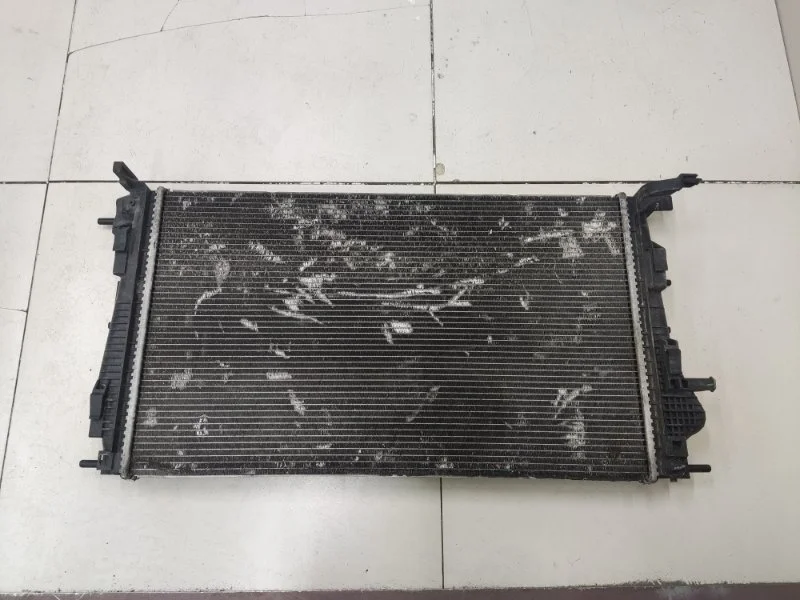 Радиатор охлаждения Renault Megane 3