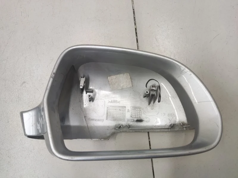 Накладка зеркала правая Skoda Octavia A5 1Z CAXA