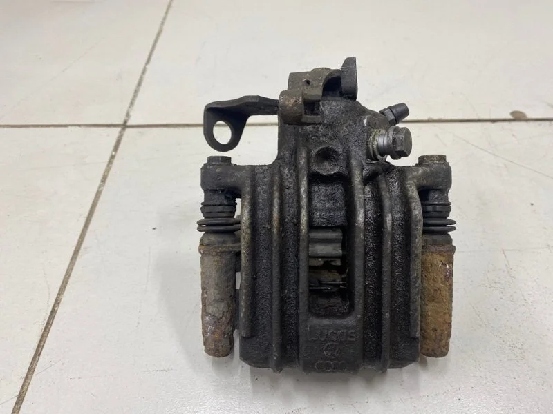 Суппорт тормозной задний правый Volkswagen Polo 5