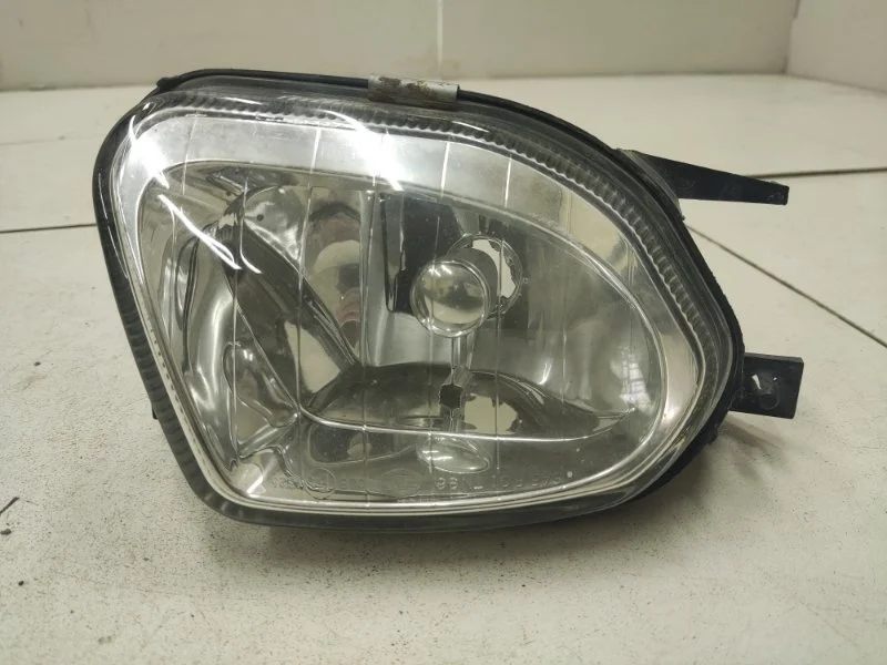 Фара противотуманная правая Mercedes Benz E-Class