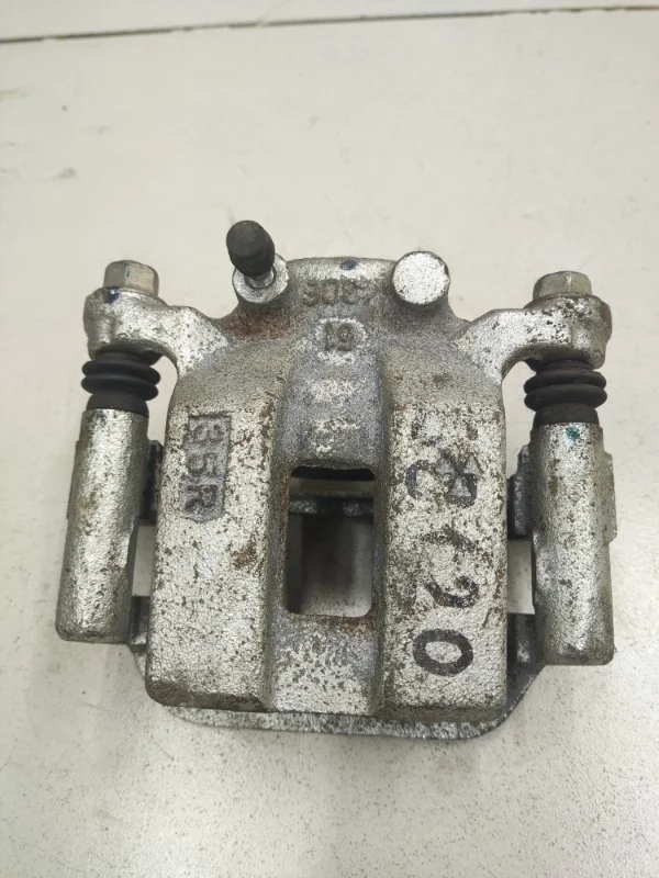 Суппорт тормозной задний правый Nissan Murano Z50