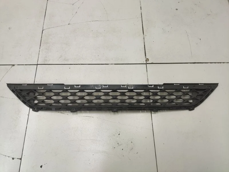 Решетка в бампер центральная Hyundai Tucson 3 TL