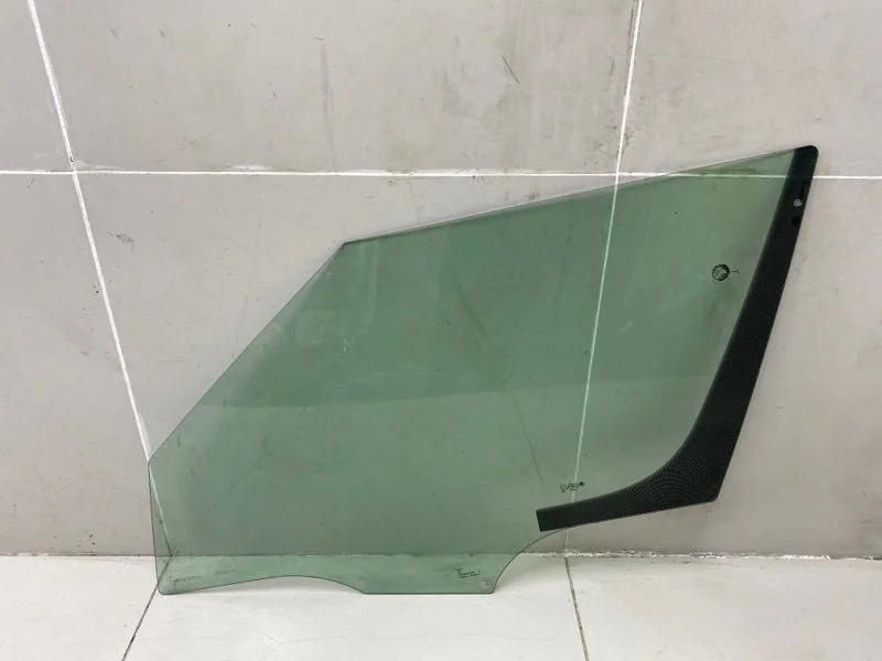 Стекло двери переднее левое Skoda Yeti