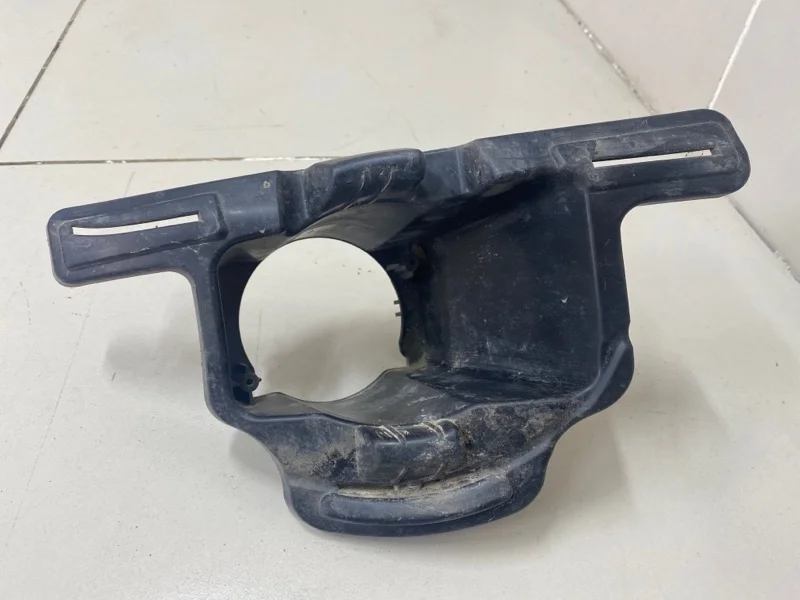 Кронштейн противотуманной фары правый Renault