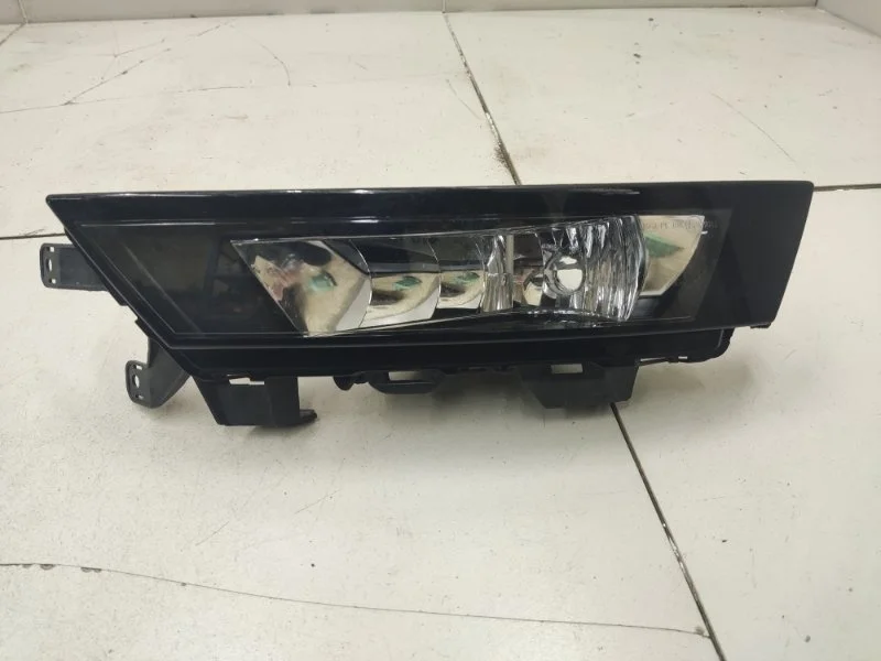 Фара противотуманная левая Skoda Rapid 1 После