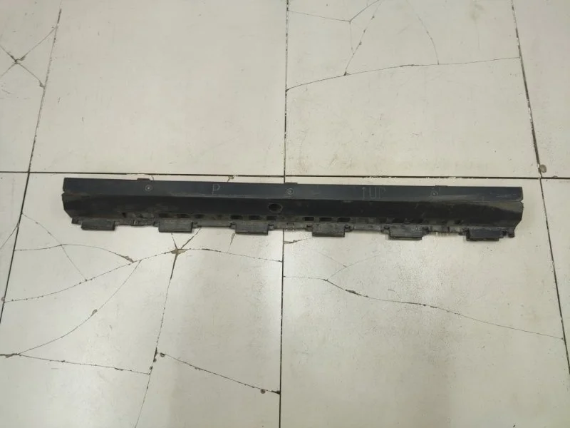 Наполнитель бампера передний Toyota Hilux 8