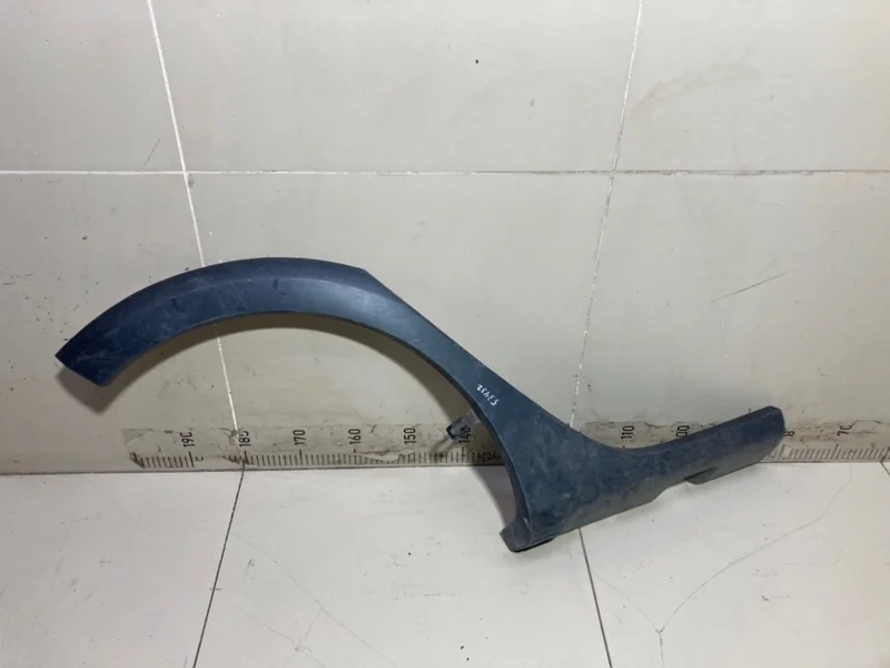 Накладка на крыло задняя правая Renault Sandero