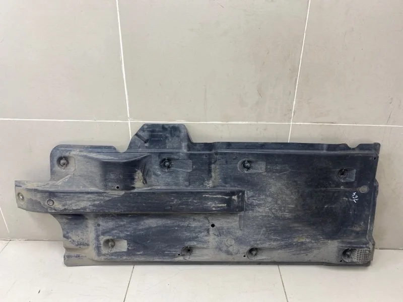 Защита антигравийная правая Volkswagen Polo 5