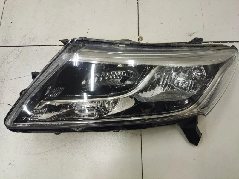 Фара левая Nissan Pathfinder 4 R52