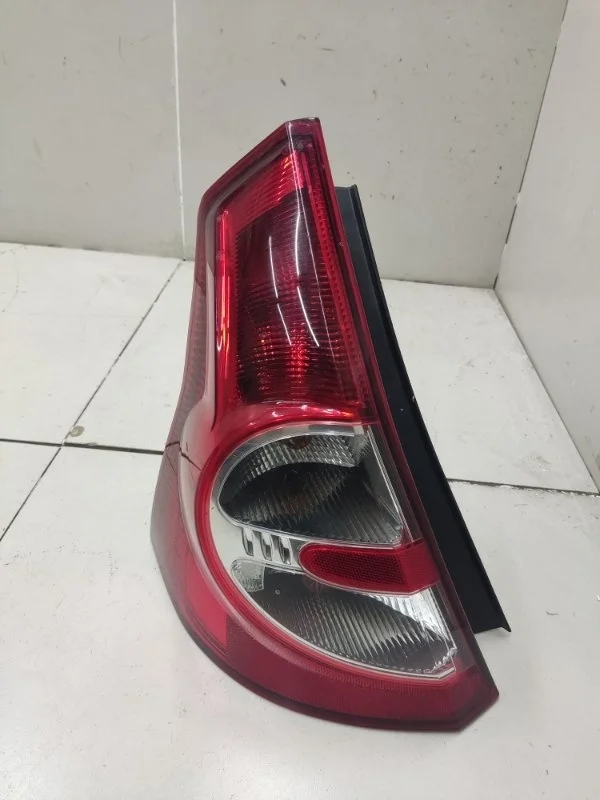 Фонарь задний левый Renault Sandero 1