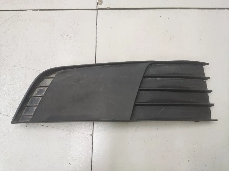 Решетка в бампер левая Skoda Octavia A7 5E