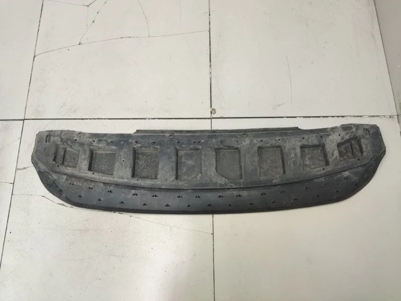 Пыльник двигателя центральный Skoda Rapid 1