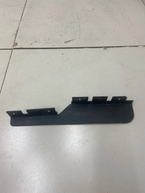 Воздуховод радиатора левый Renault Kaptur