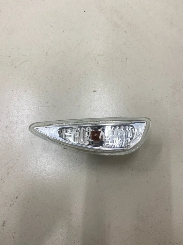 Повторитель поворота в крыло левый Hyundai Solaris