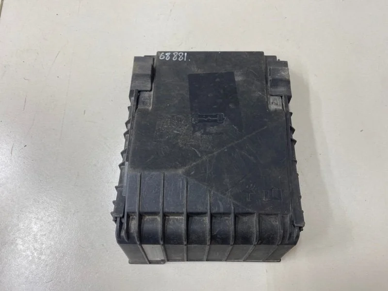 Крышка блока предохранителей Skoda Octavia A5 1Z