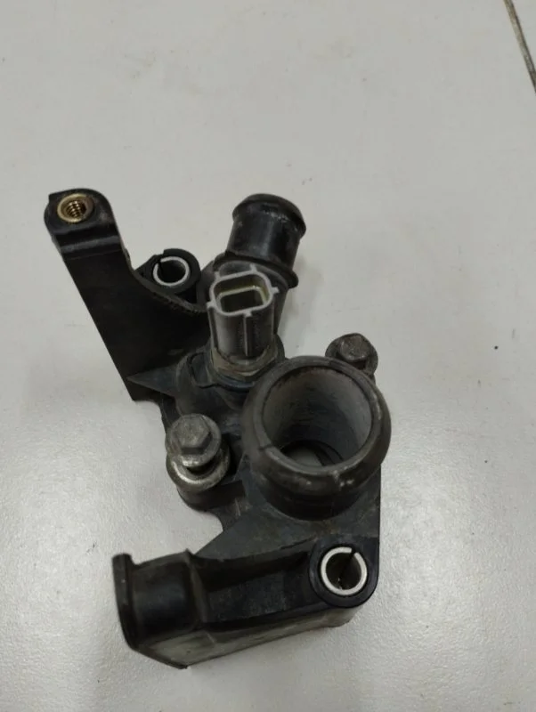 Фланец системы охлаждения Ford Focus 3 СЕДАН PNDA