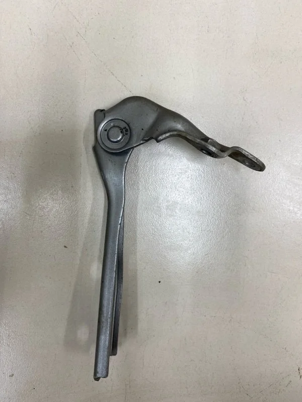 Петля капота левая Audi A3 8L1 ХЭТЧБЕК (3ДВ) AEH