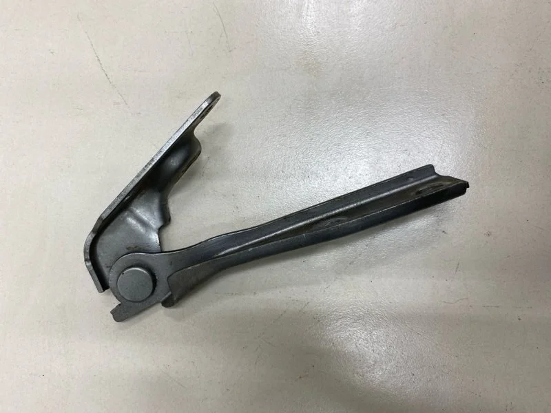 Петля капота правая Audi A3 8L1 ХЭТЧБЕК (3ДВ) AEH