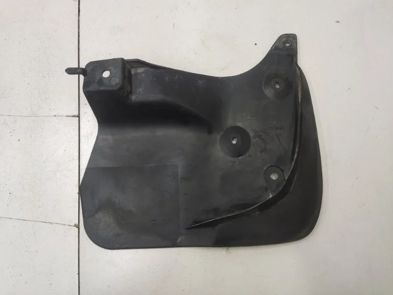 Брызговик передний правый Lexus LX570