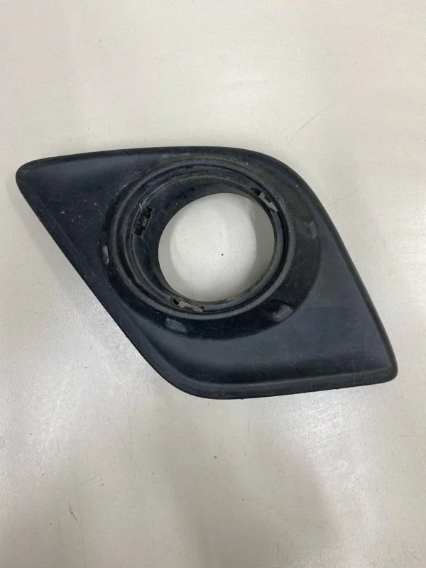 Решетка в бампер левая Toyota Hilux 8