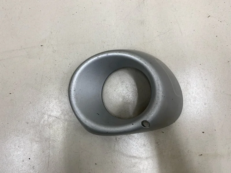 Рамка противотуманной фары левая Mitsubishi