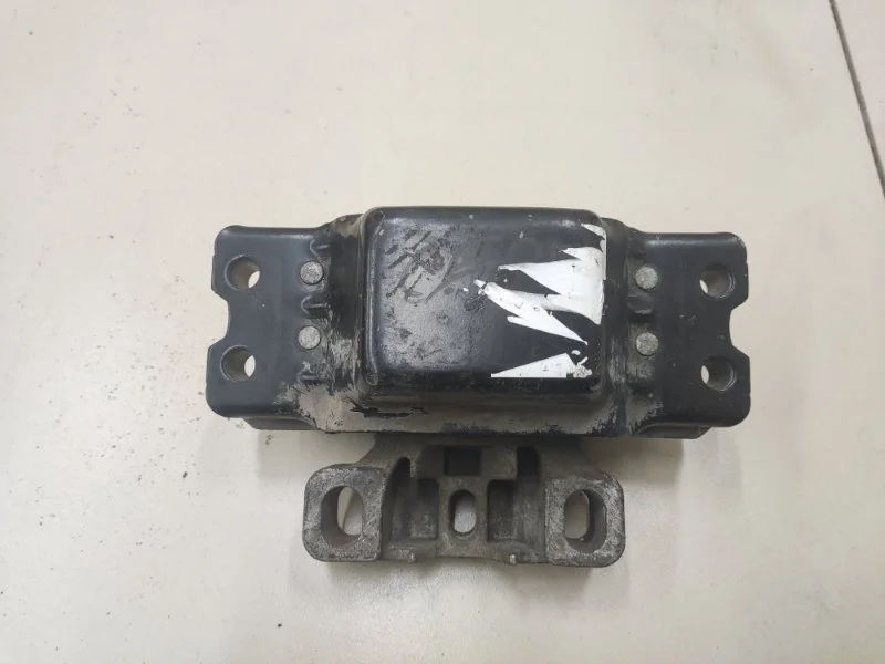 Опора двигателя Volkswagen Golf 5