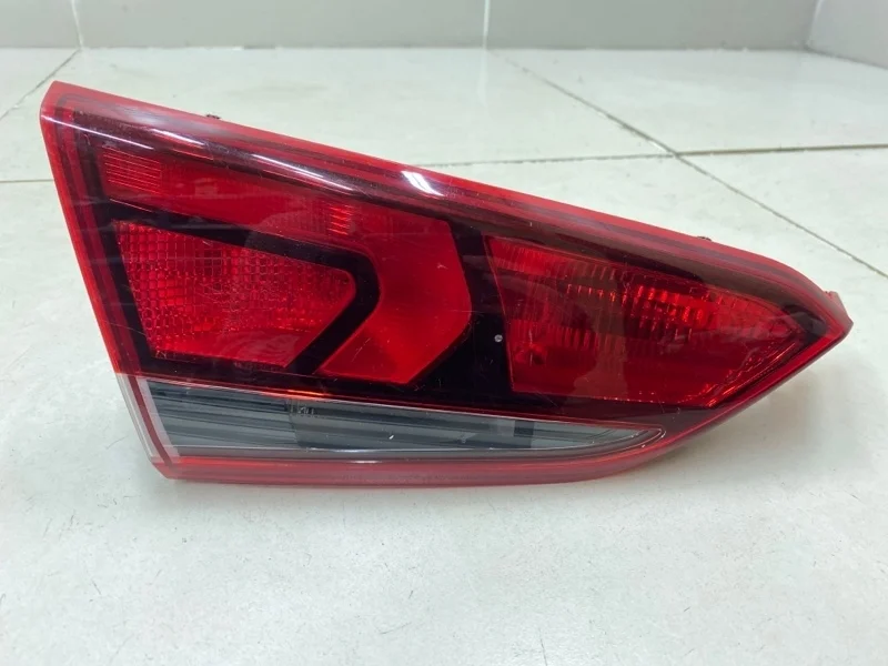 Фонарь внутренний задний левый Hyundai Solaris 2
