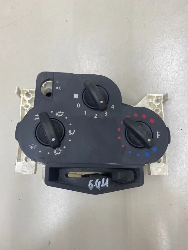 Блок управления отопителем Renault Logan 1 K7JA710