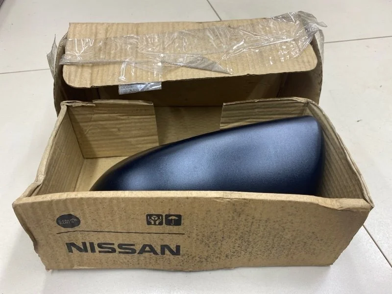 Накладка зеркала правая Nissan Qashqai J10