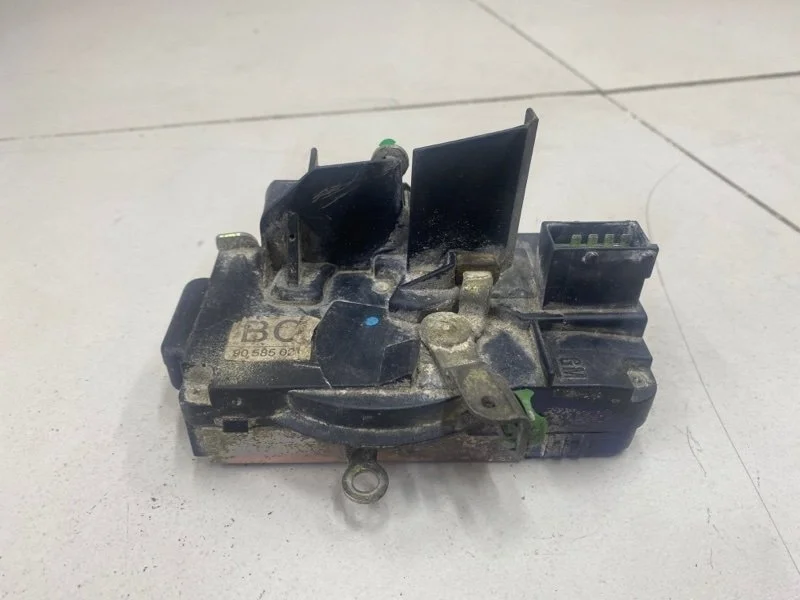 Замок двери передний левый Opel Vectra B J96 X17TD