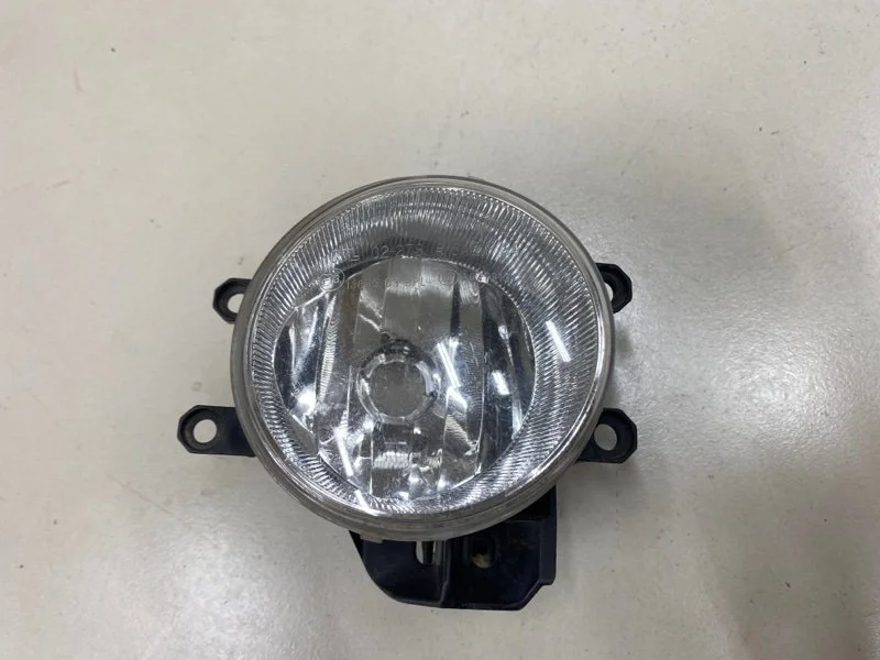 Фара противотуманная правая Toyota Highlander 3