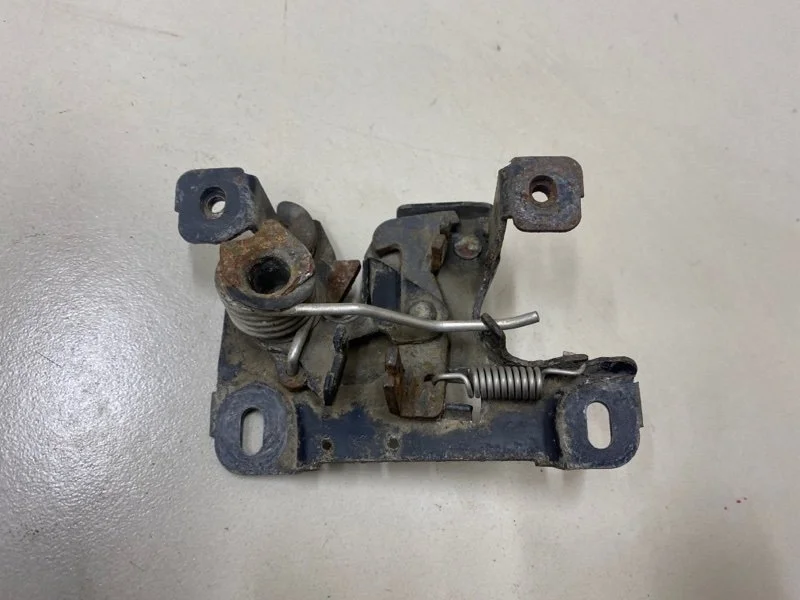 Замок капота Audi A3 8L1 ХЭТЧБЕК (3ДВ) AEH 1997