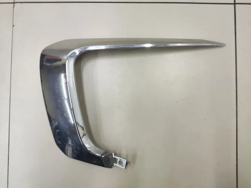 Молдинг бампера передний левый Mitsubishi Pajero