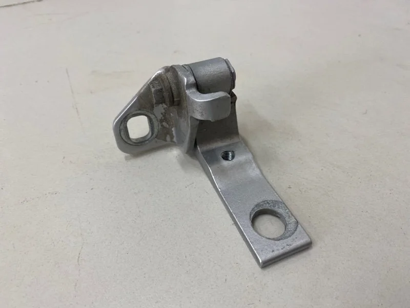 Петля двери нижняя задняя левая Ford Focus 3 СЕДАН