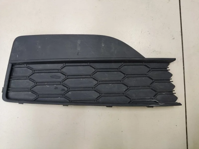 Решетка в бампер передняя правая Skoda Rapid 2