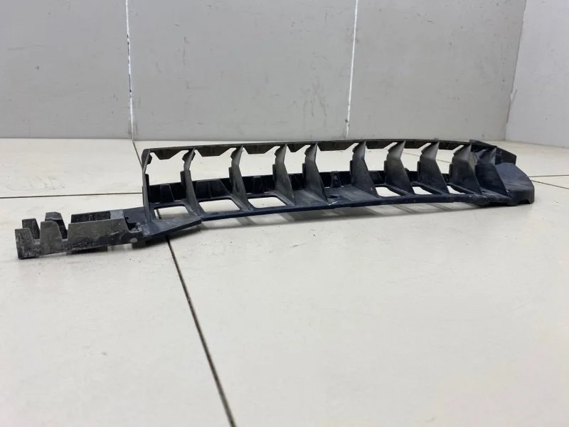 Кронштейн бампера задний правый Skoda Octavia A7