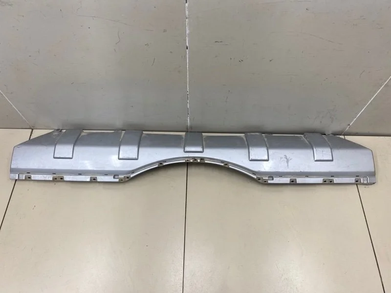 Накладка бампера задняя Mitsubishi Pajero 4