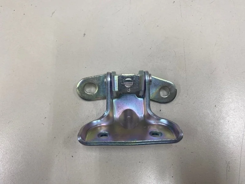 Петля двери верхняя задняя правая Hyundai Creta 1