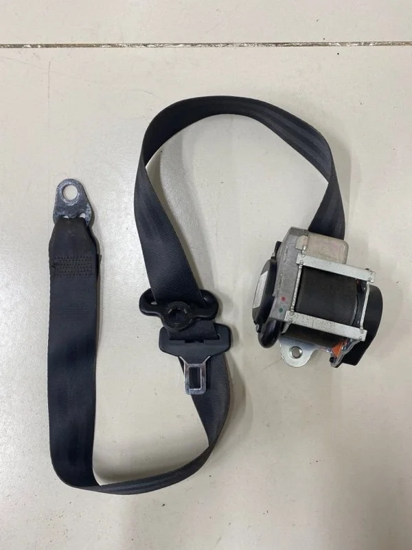 Ремень безопасности с пиропатроном передний правый