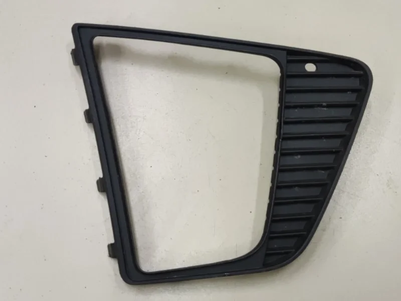 Рамка противотуманной фары правая Hyundai Creta 1