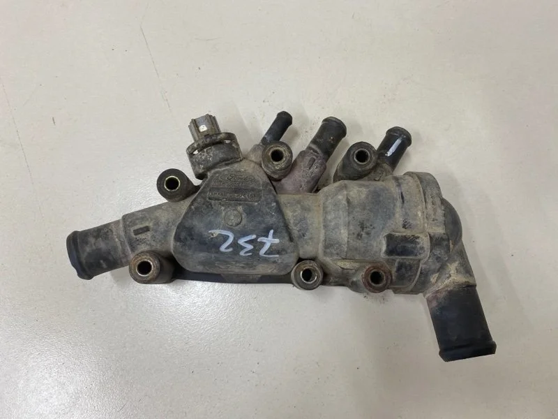 Корпус термостата Ford Focus 1 CDDA 1.6 БЕНЗИН